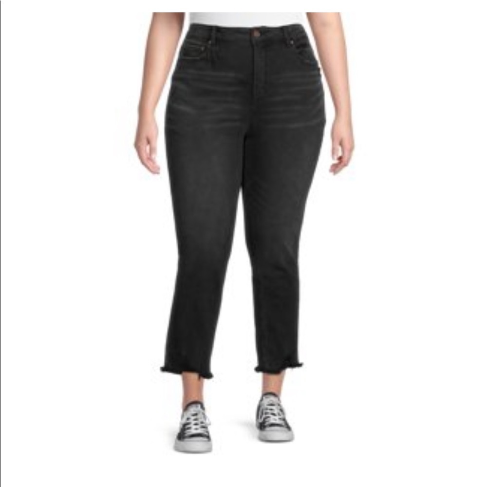Women’s Plus Size Distressed Jeans